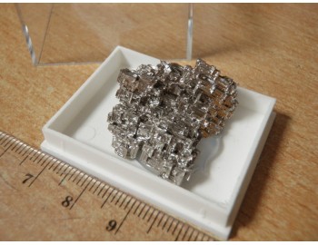 Bismut krystal č.54