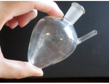 Baňka srdcovitá s vývodem 100ml